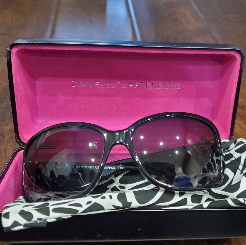DvF Black Sunglasses